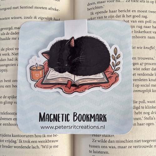 Boekenlegger magneet | Slapende kat op boek