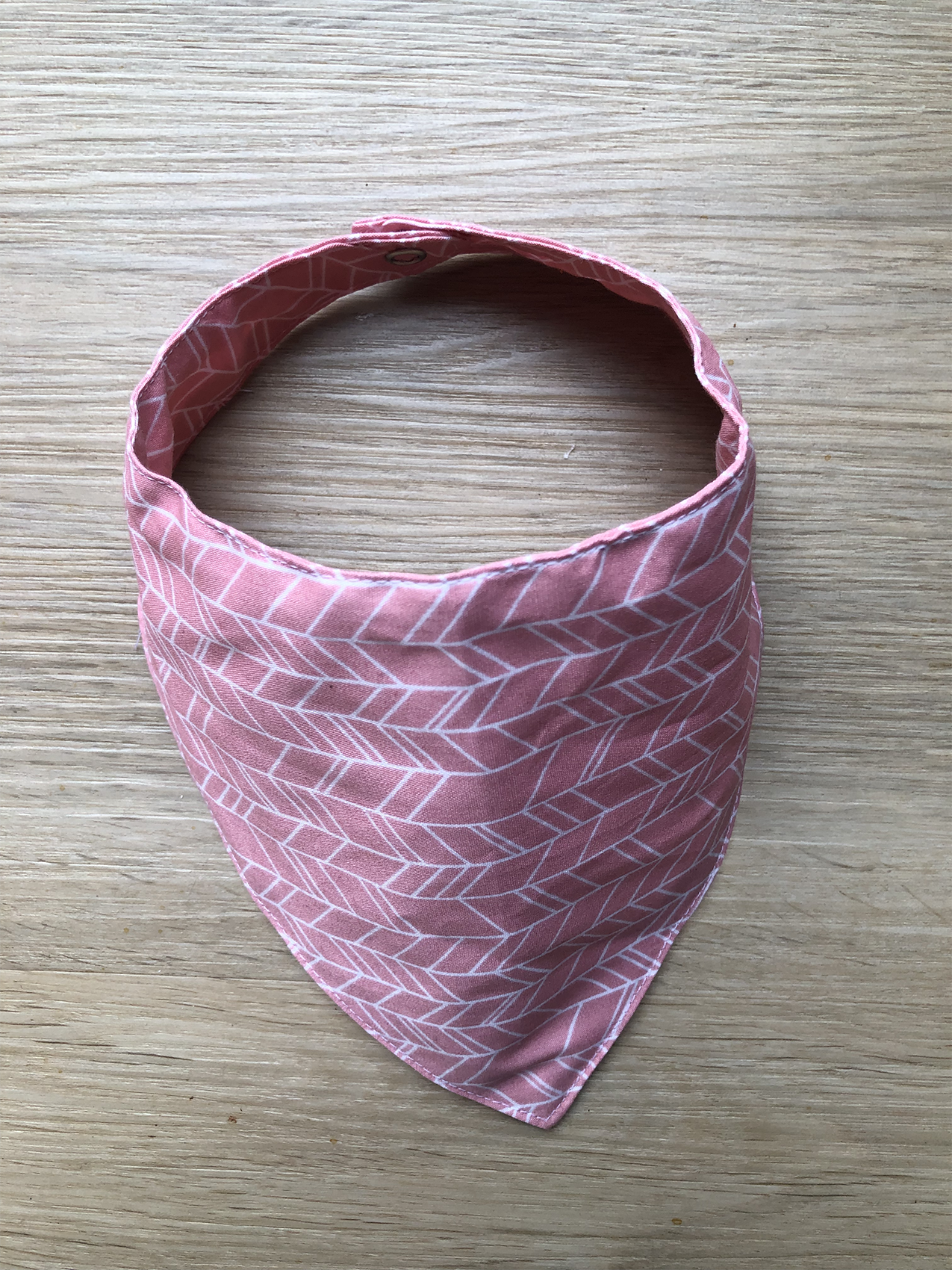 Bandana slab handgemaakt en wasbaar | ROZE ZIGZAG (eventueel met naam)