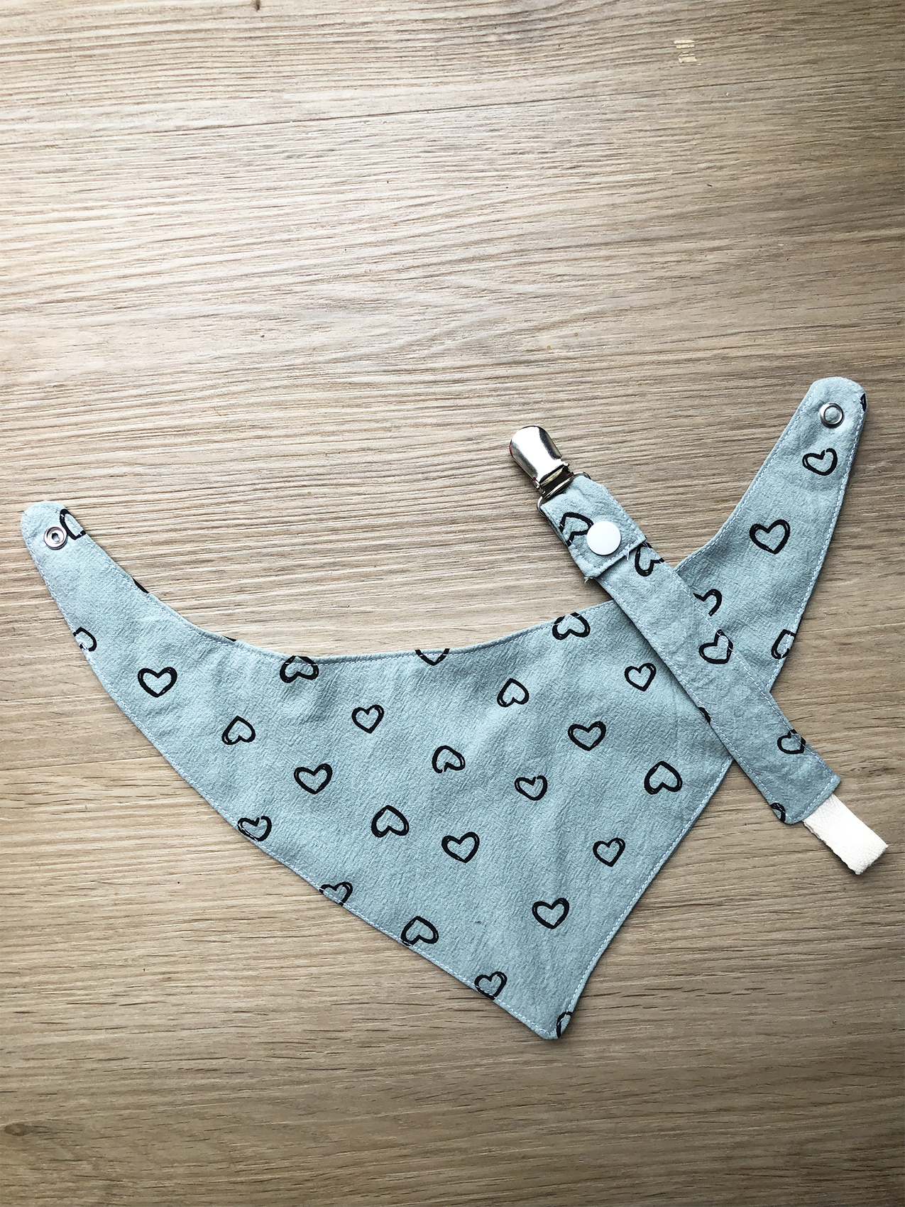 Bandana slab handgemaakt en wasbaar | VINTAGE GROEN HARTJES (eventueel met naam)