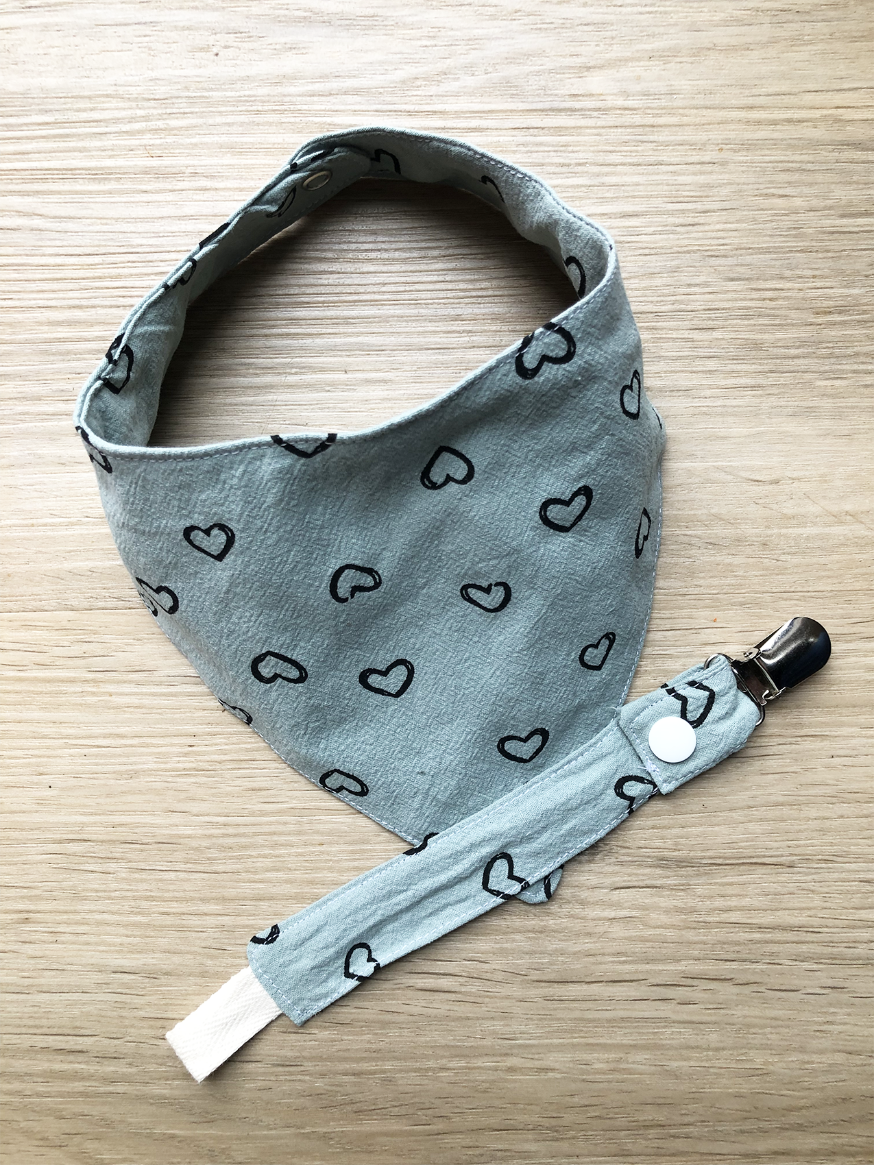 Bandana slab handgemaakt en wasbaar | VINTAGE GROEN HARTJES (eventueel met naam)