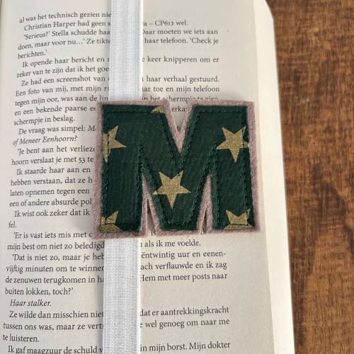 Boekenlegger elastiek gepersonaliseerd met letter | Donker groen met gouden sterren